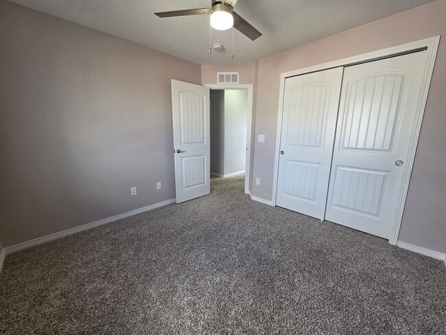 Building Photo - Gorgeous 4 Bed 3 bath Home In Lorson Ranch!!