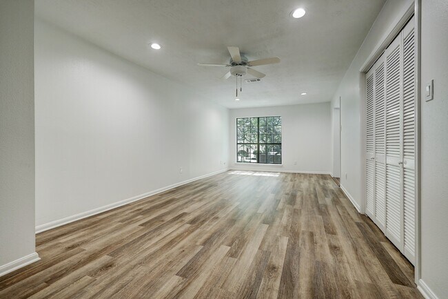 Building Photo - 6725 Belmont St