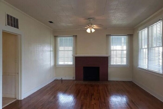 Building Photo - Warrington - 2 bedroom, 1 bathroom (2nd st...