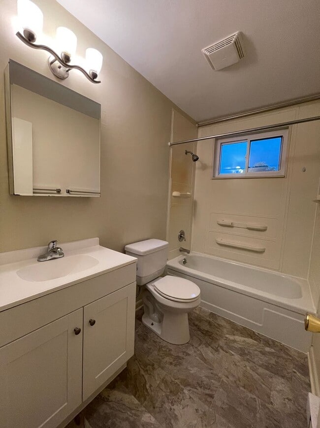 Building Photo - Apartment for Rent
