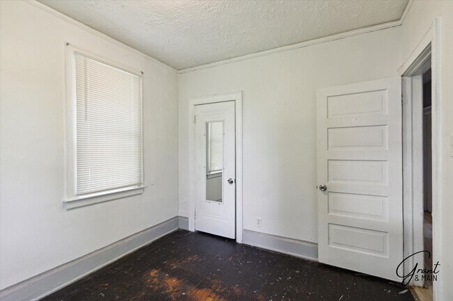 Building Photo - 12107 Stoepel St