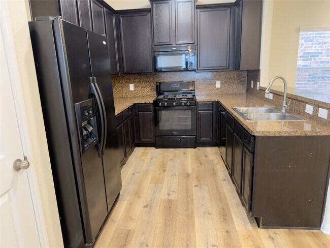 Building Photo - 17035 Amarose Dr