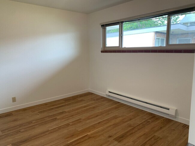 Building Photo - 1 bed / 1 bath at the Lydia in Ballard