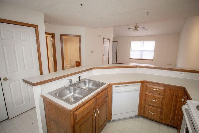 Building Photo - 1318 Valley Creek Ln