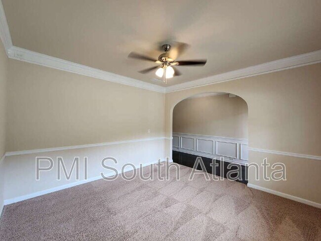 Building Photo - 525 Twelve Oaks Dr