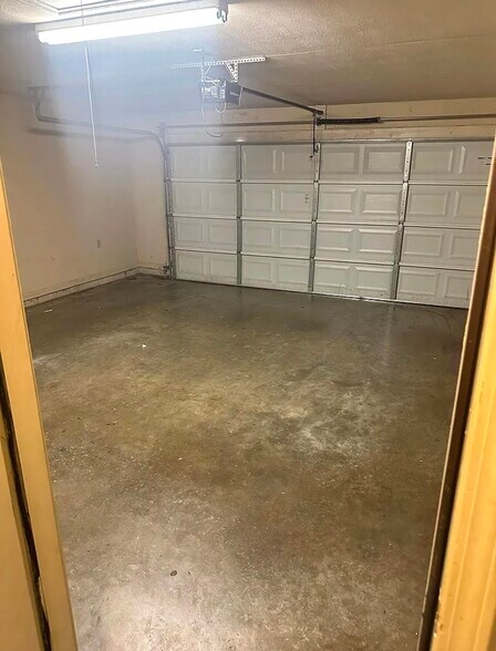 Building Photo - 1565 Hathaway Dr