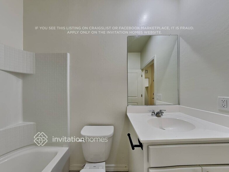 Building Photo - 35562 W Santa Clara Ave