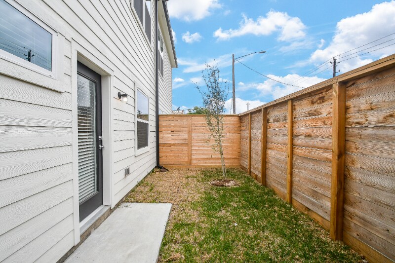 Building Photo - 2307 Warhol Wy