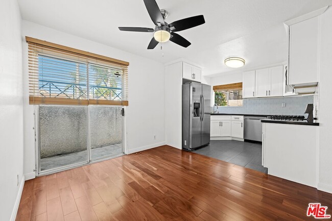 Building Photo - 610 Venice Way