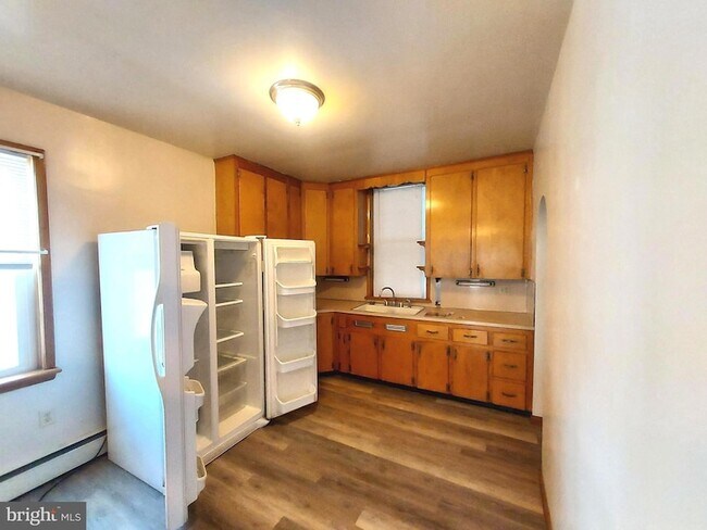 Building Photo - 213B Lincoln Way W