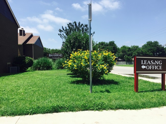 Primary Photo - Briarbend Apartments