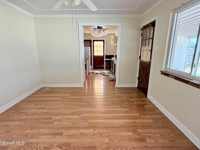 Building Photo - 10125 Chezelle Dr