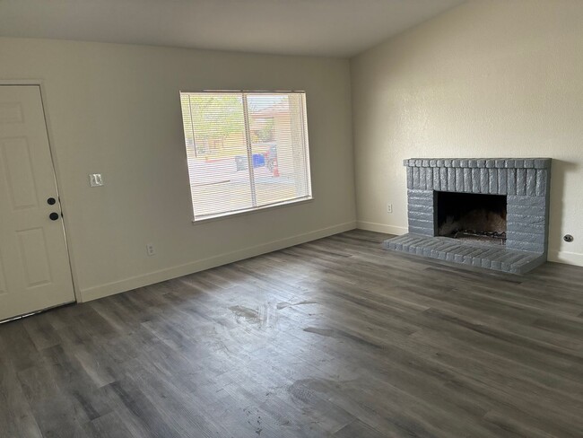 Building Photo - 13601 Arroyo Dr