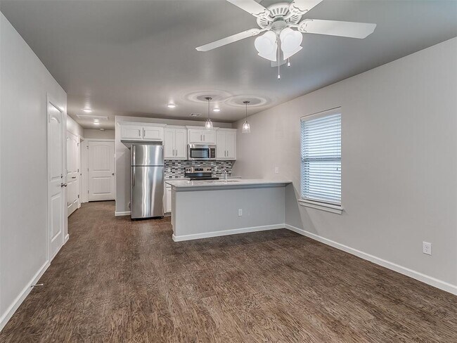Building Photo - 425 Summit Ridge Dr