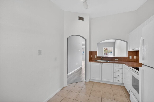 Building Photo - 3790 N Jog Rd