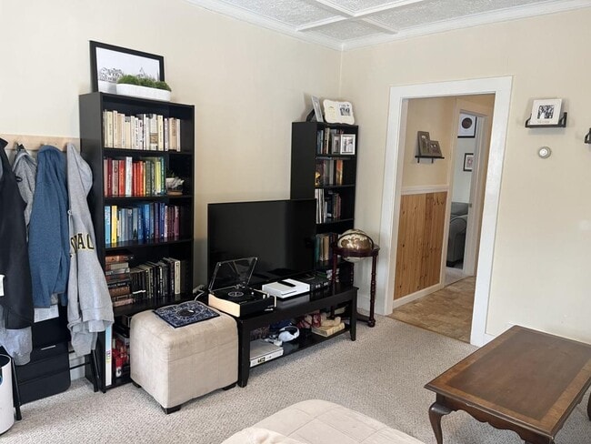 Building Photo - 9 James St