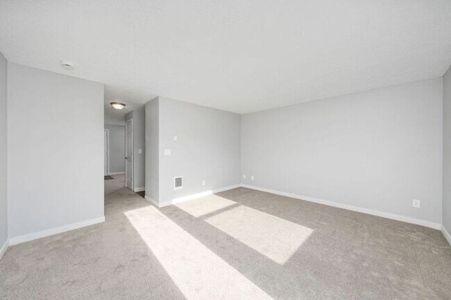 Building Photo - 2 bedroom unit. Pets OK! Lots of upgrades! Full size washer and dryer in every unit!!