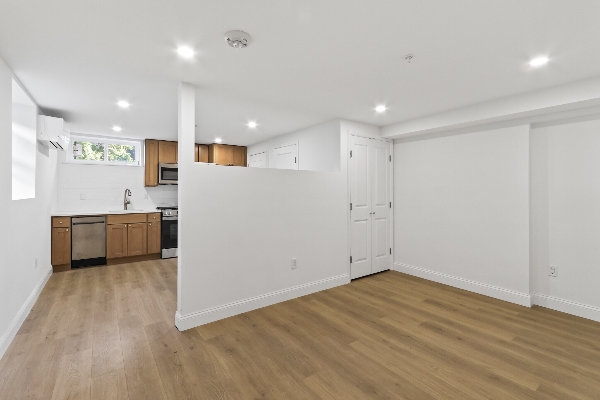 Building Photo - 261 Bradley St