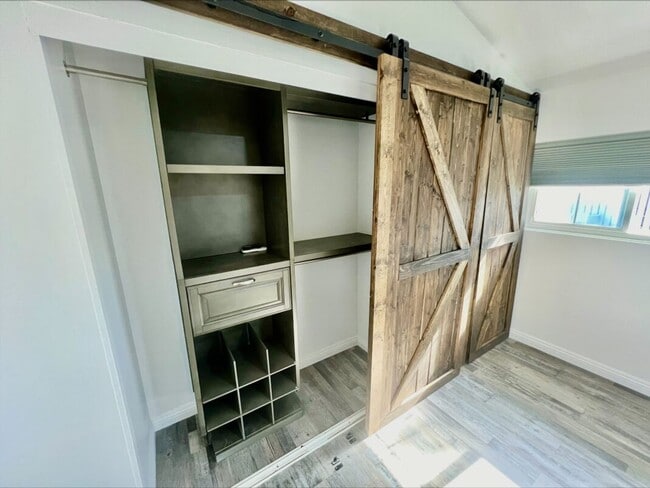 Building Photo - Welcome to this charming 3 bedroom, 2 bath...