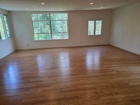 Building Photo - 16 Champion Pl