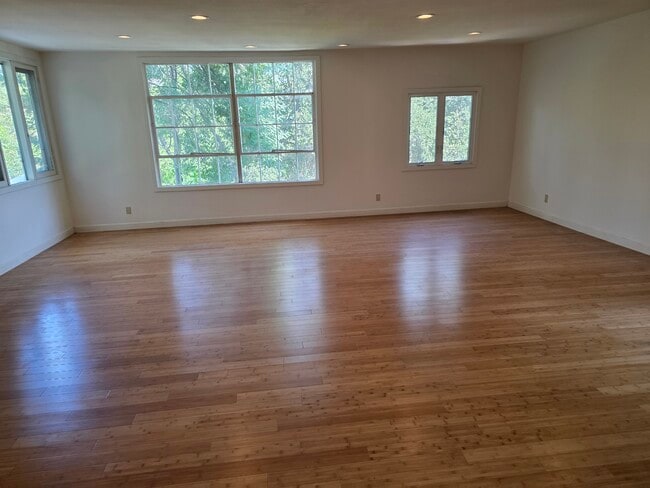 Building Photo - 16 Champion Pl