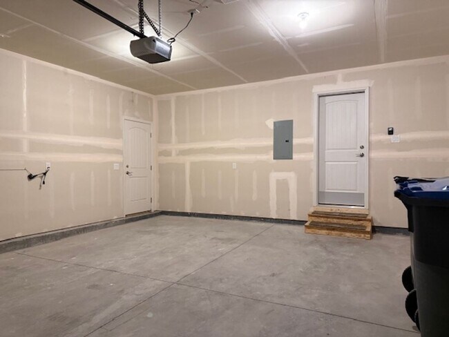 Building Photo - Fully Upgraded Executive Home For Lease