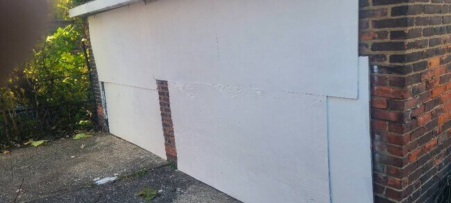 Building Photo - 955 Royal Arms Dr