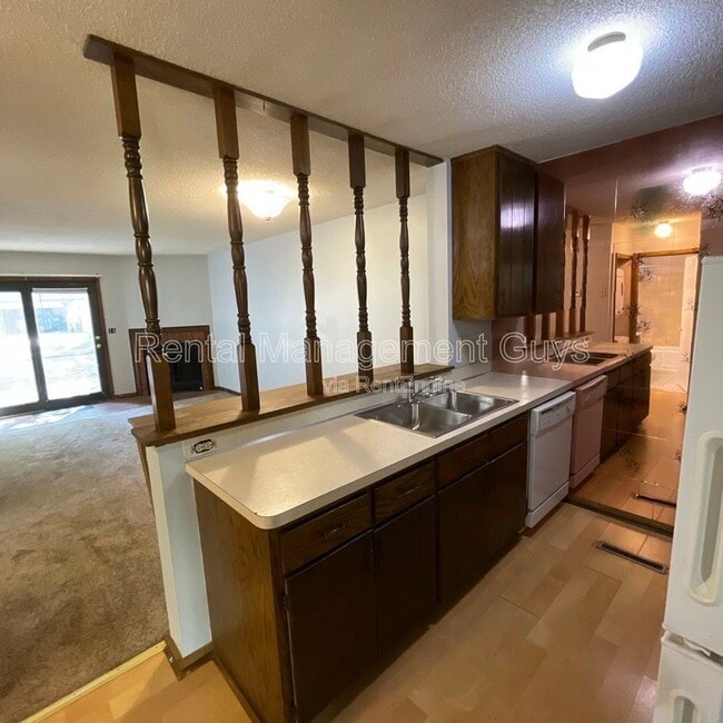 Building Photo - 8693 Maplebrook Pkwy N