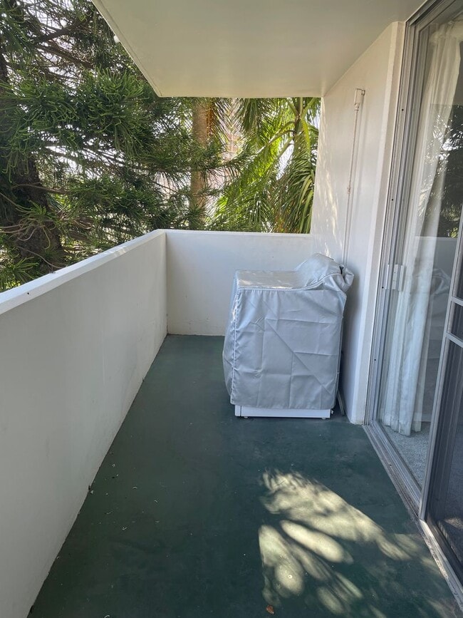 Building Photo - Victoria Plaza - Makiki/Punchbowl - 2/2/1 ...