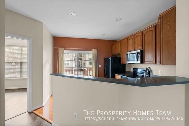 Building Photo - 5569 Lanier Ave