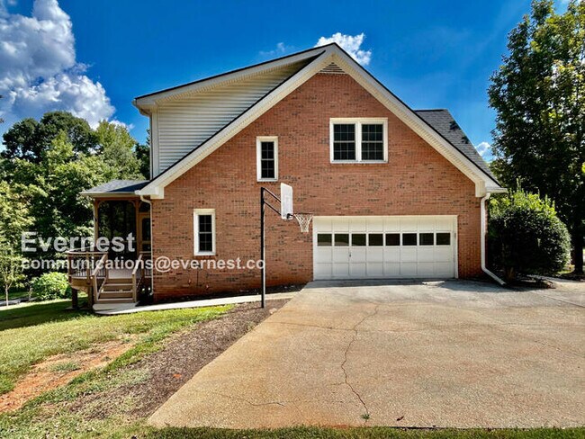 Building Photo - 2835 Commons Dr