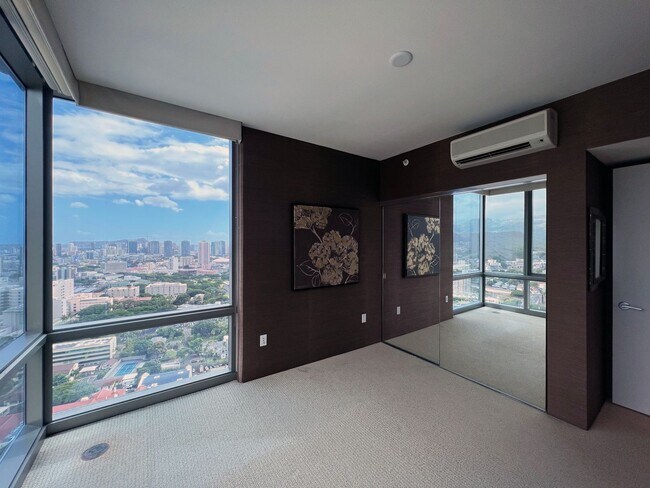 Building Photo - Luxurious Penthouse Living in Downtown Honolulu!