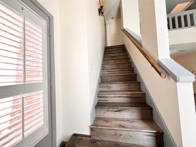 Building Photo - 727 Bunker Hill Rd