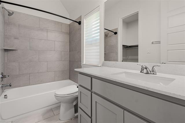 Building Photo - 1009 Queens Lk Trl