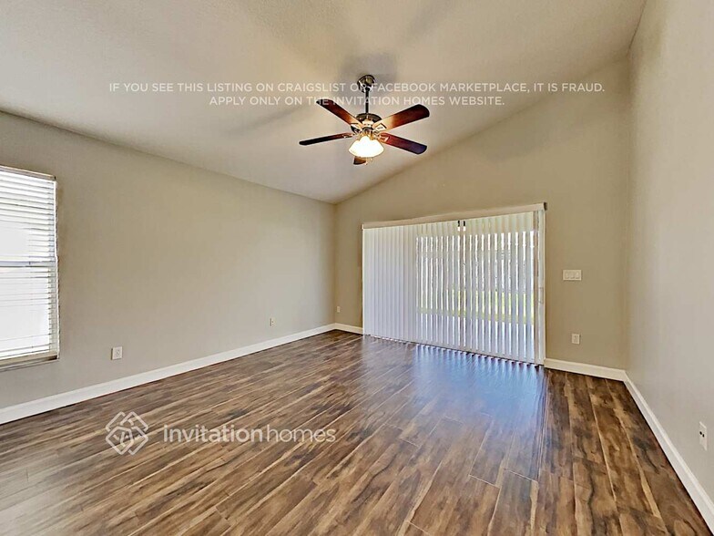 Building Photo - 1882 Sun Gazer Dr