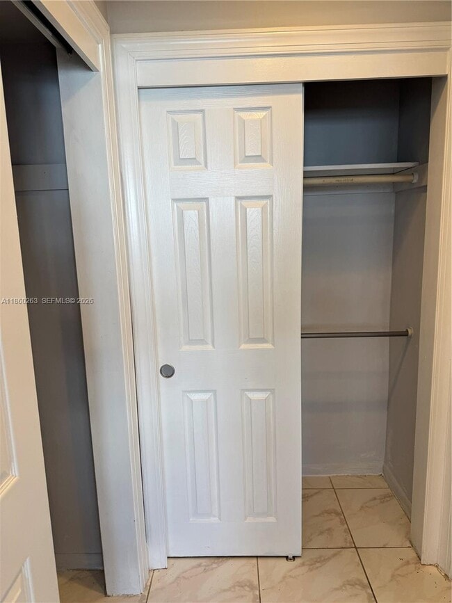 Building Photo - 215 SE 3rd Ave