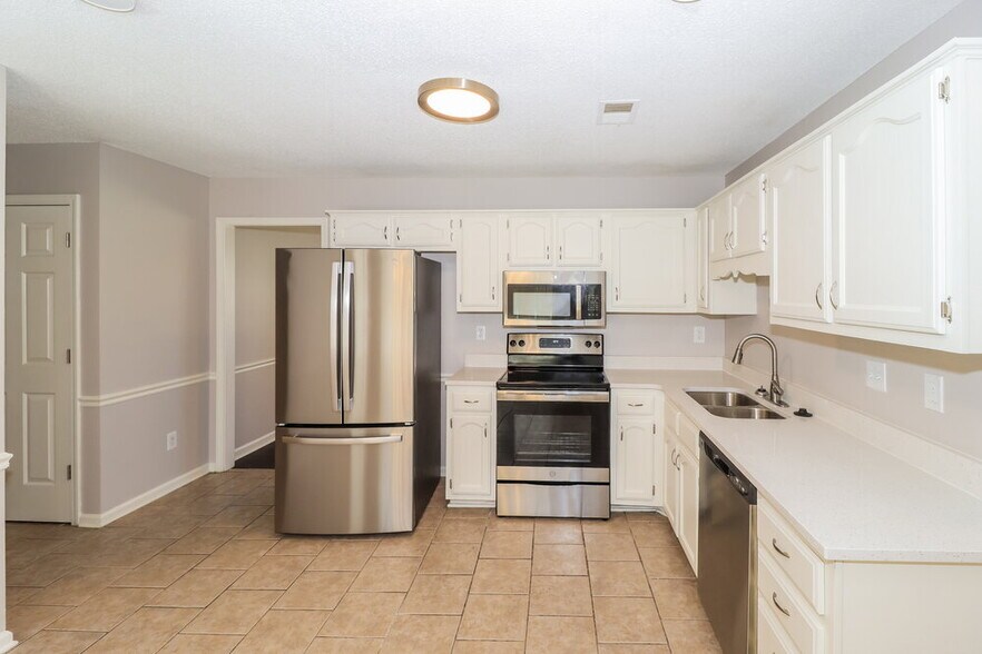 Building Photo - 6465 Baird Ln