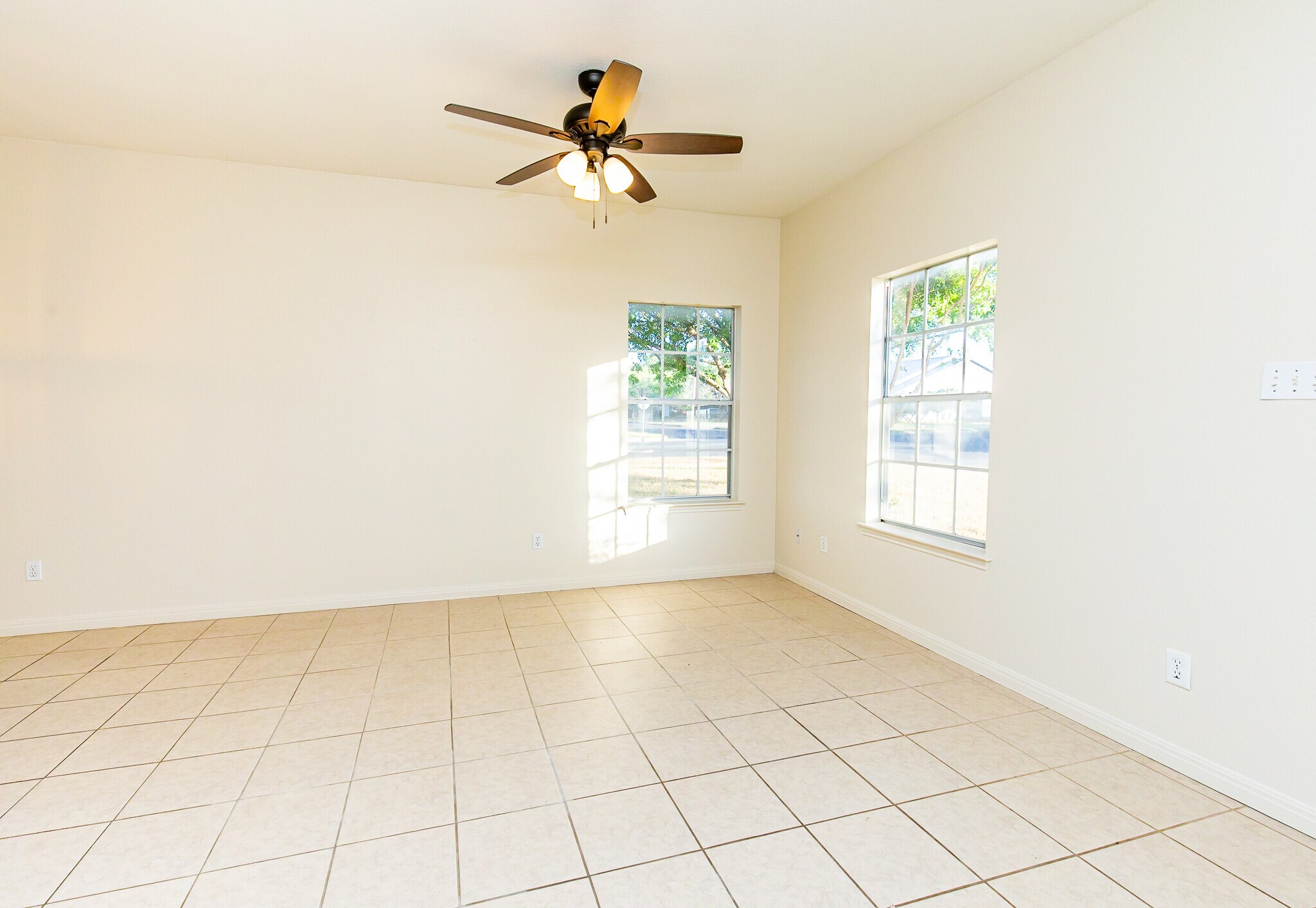 Living Room - 3001 Whisper Oaks Ln