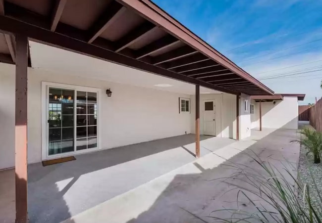 Building Photo - 5 Bedroom Updated Clairemont Home (Perfect...