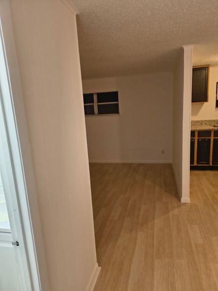 Building Photo - 830 N Temple Ave