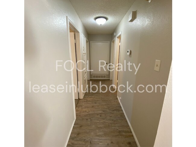 Building Photo - Updated and cozy 3/2/2