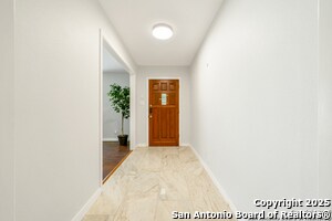 Building Photo - 117 Danube Dr