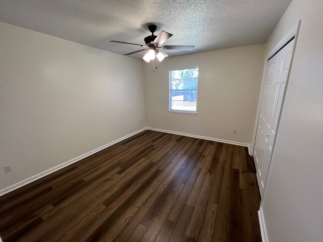 Building Photo - Pensacola - Northeast - 2 bedroom, 1 bathroom