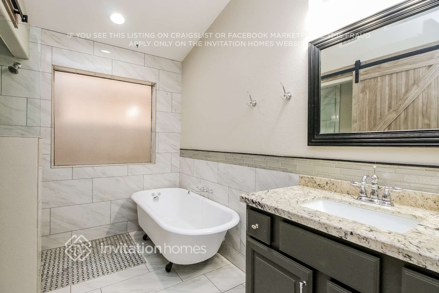 Building Photo - 414 S Lake Mirage Dr