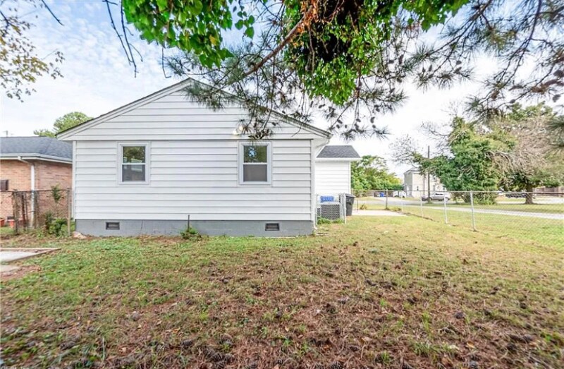 Building Photo - 2810 Roanoke Ave