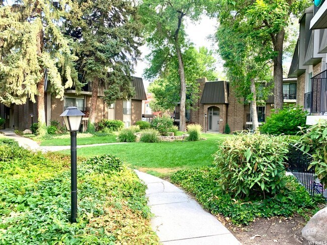 Building Photo - 4860 S Highland Cir