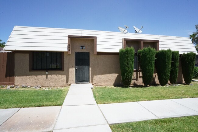 Building Photo - 3619 Villa Knolls E Dr