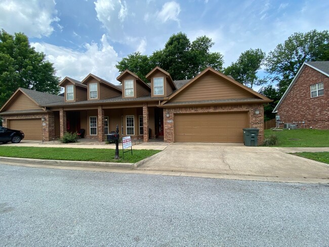 Primary Photo - 4 BEDROOM TOWNHOUSE FAYETTEVILLE AR! Ready...