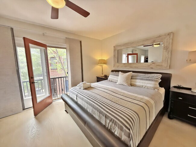 Building Photo - 1408 Pleasant St