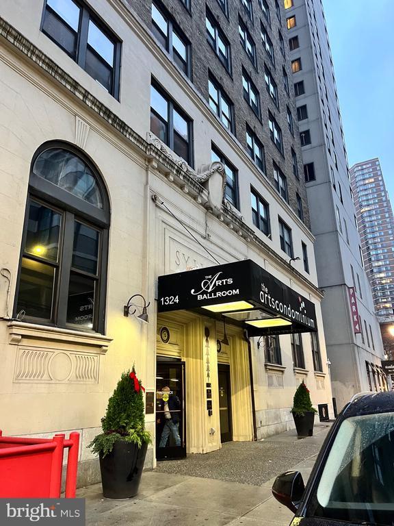 Building Photo - 1324 Locust St